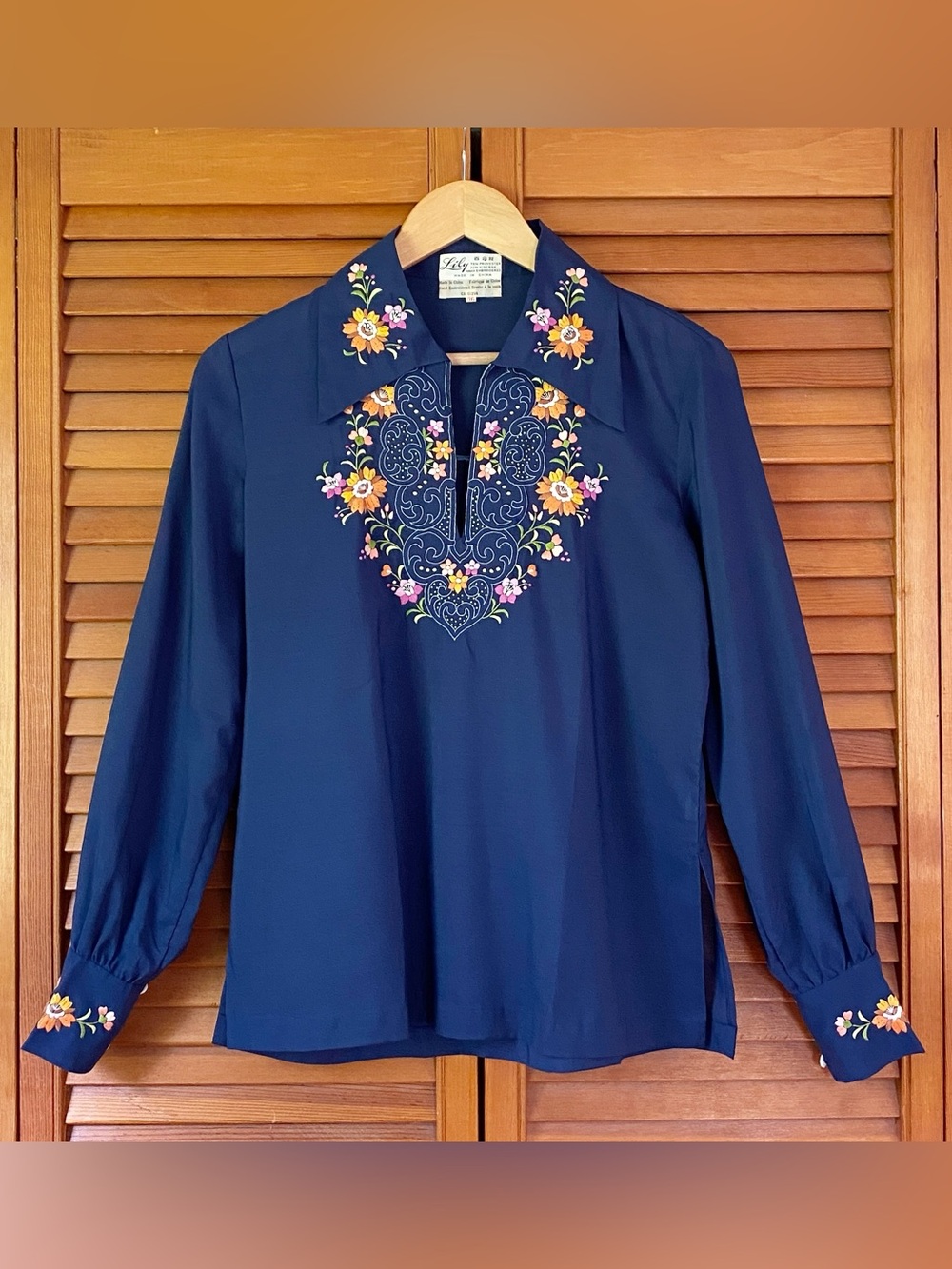 Vintage Lily Top Women's Size 36 Hand Embroidered Floral Point Collared 60s 70s